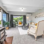 The Hidden Clifftop Gem - Ocean View & Beach Life