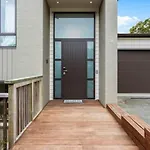 Grand Retreat With Spa, Sauna & Parking