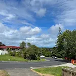 Totara Vale, Free Coffee, Parking And Wifi, Near Glenfield Mall And Highway 18,1