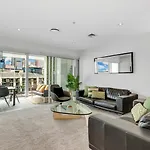 Qv Apartment Overlooking The Viaduct
