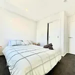 Immaculate - 2 Bedroom Townhouse Close To Fruitvale Train Station