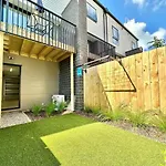 Immaculate - 2 Bedroom Townhouse Close To Fruitvale Train Station