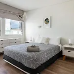 Spacious Penthouse With Spectacular Harbour Views!