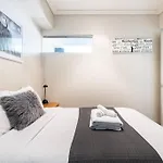 Luxury Waterfront Nest Above Viaduct Harbour