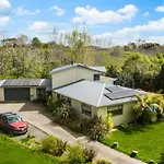 Ultimate 5-Bedroom Rural Poolside Oasis - Auckland