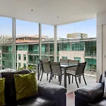 Marina Luxe Retreat W Carpark-Pool-Spa-Gym-Sauna