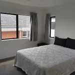 Lovely House In Central Papatoetoe