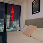 Apartment With Brilliant Views In Auckland Cbd