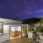 Elite Retreat Ponsonby With Parking And Deck