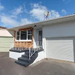 Auckland Airport Apartment