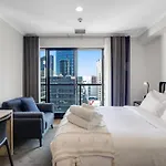 Metropolitian Studio With Cityscape, Pool And Gym