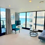 Magnificent Skytower, Sea, Habour View In Cbd