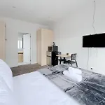 Cozy One-Bedroom Getaway In Takanini