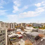 Contemporary Apt - Free Parking