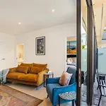 Charming One-Bedroom Apartment In Wynyard Quarter