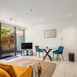 Charming One-Bedroom Apartment In Wynyard Quarter