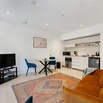 Charming One-Bedroom Apartment In Wynyard Quarter