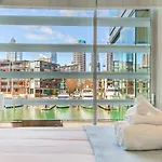 Beautiful Harbour View Apartment