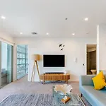 Beautiful Harbour View Apartment