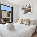 Fresh & Sleek Grey Lynn Unit With Private Patio