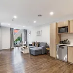 Stunning Ellerslie Apartment + Private Balcony