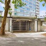 Urban Escape: Prime Location