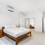 Contemporary 1Br Queen Street Retreat