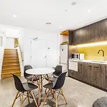 Contemporary 1Br Queen Street Retreat