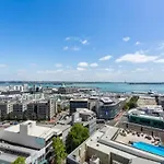 Stunning View Studio With Balcony - Gym, Pool And Free Parking!