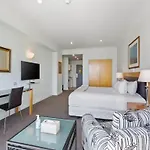 Stunning View Studio With Balcony - Gym, Pool And Free Parking!
