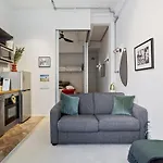 Cosy Central Apartment - Charming Building