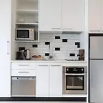 Superb One Bedroom Apartment Near Britomart
