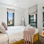 Cosy Two Bedroom Apartment With Balcony Pool And Gym