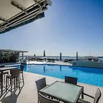 Spacious Room - Free Parking Gym And Pool Access