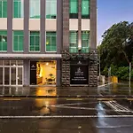Open-Plan Living In The Heart Of Auckland