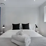 Skyline Serenade Apt With Skycity View And Parking