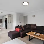Sunnyside Townhouse With Rumpus, Parking And Deck