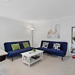 Sunnyside Townhouse With Rumpus, Parking And Deck