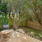 Sunnyside Townhouse With Rumpus, Parking And Deck