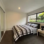 2 Beddie By The Bay