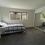 2 Beddie By The Bay