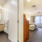 Lovely Studio Room In Prime Location!
