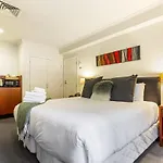 Lovely Studio Room In Prime Location!