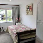 Cosy Home In New Lynn