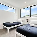 Te Atatu Cozy Brand New Townhouse 5