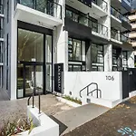 Modern One Bedroom Studio
