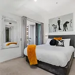 Auckland Viaduct Chic Luxury Waterfront Views!