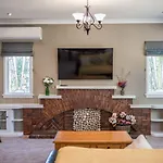 Big Family House 9 Bedroom 4Bh 13 Bed