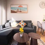 Modern Townhouse Close To City With Full Kitchen - Ellerslie