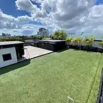 Entertainers Penthouse With 5 Bedrooms Pool & Spa